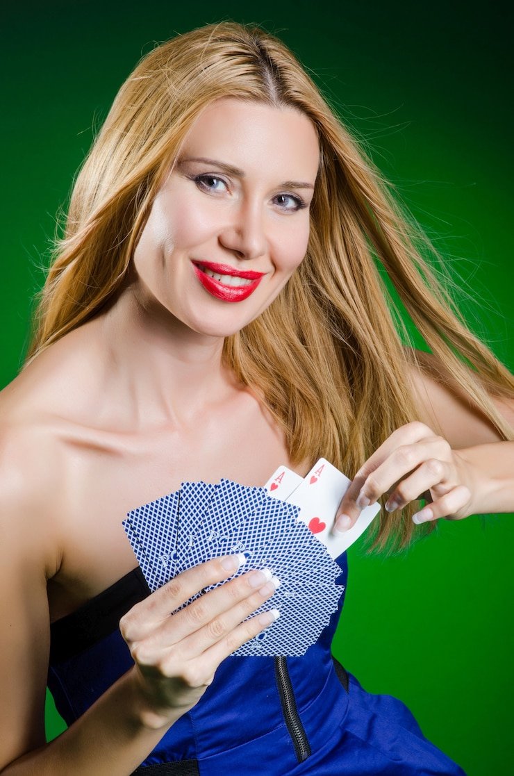 Interface Macau Pools dengan meja dealer langsung dan permainan slot di platform jaya4d